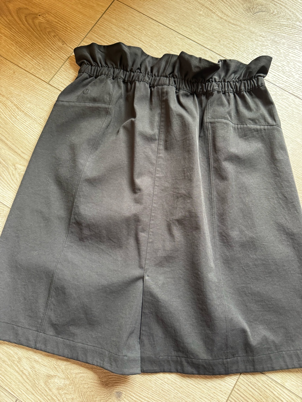 Black lululemon women’s skirt size 8 - Picture 2 of 4